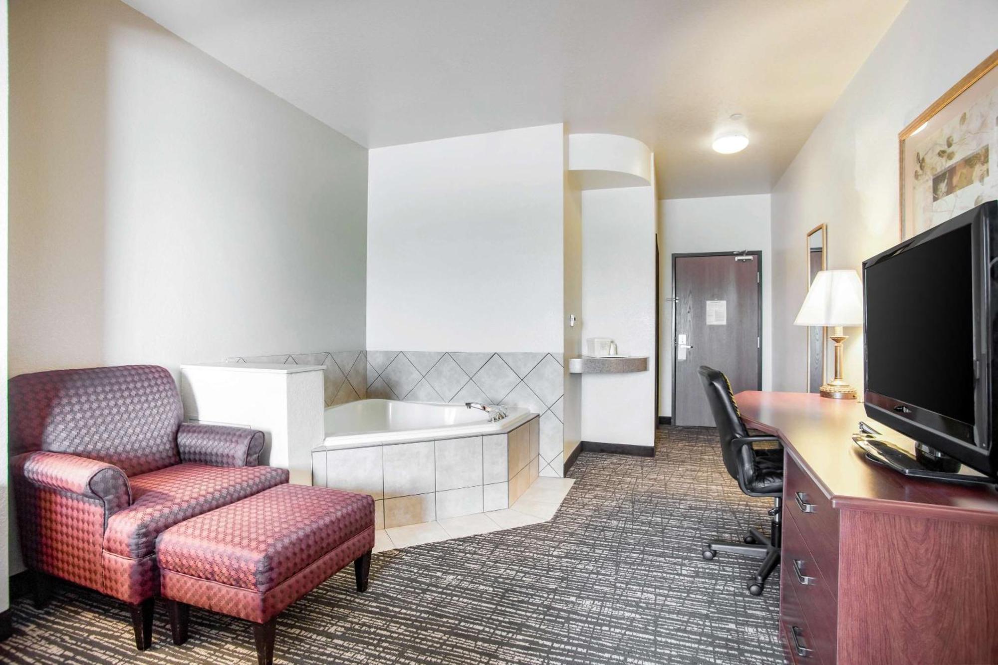 Quality Inn Parsons North Eksteriør billede