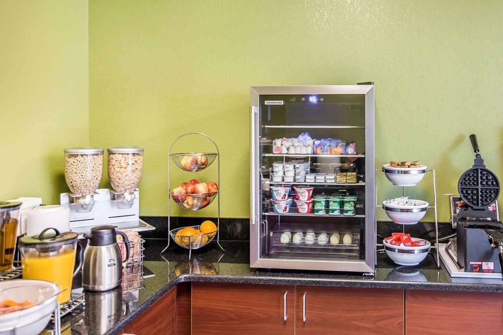 Quality Inn Parsons North Restaurant billede